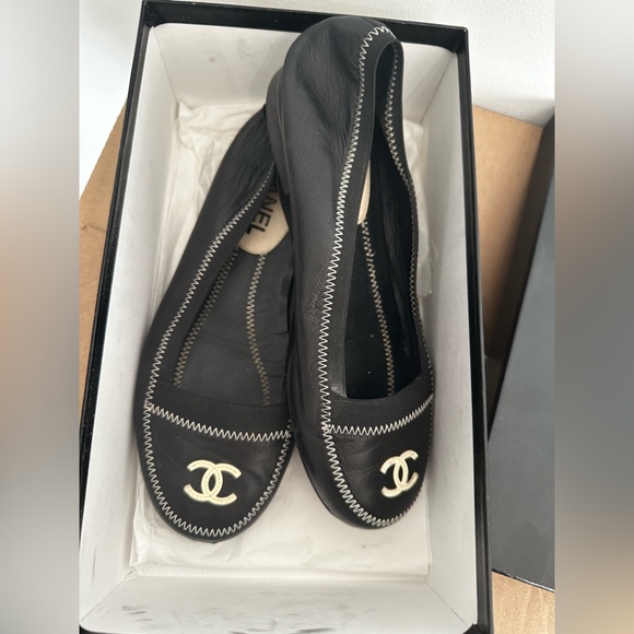 PRICE IS FIRM!!💯CHANEL MOCCASIN/LOAFERS WITH BIX - BEAUTIFUL USED CONDITION - Picture 3 of 7